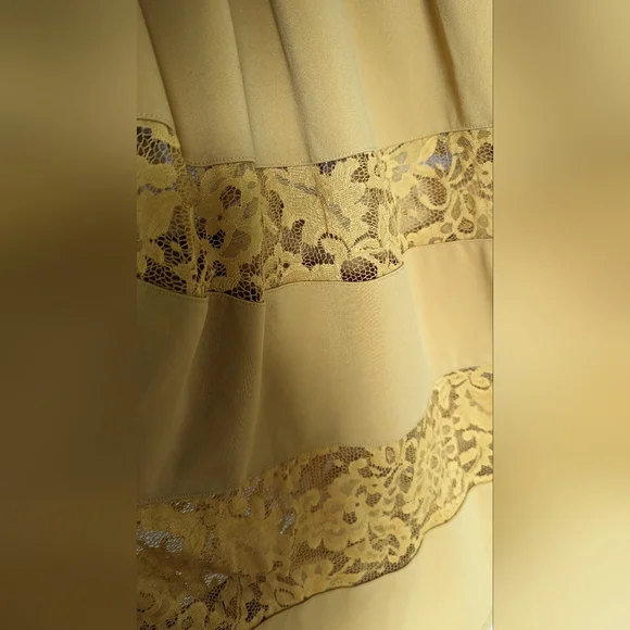 Mustard colored Maxi Dress with floral lace medium - Picture 5 of 5